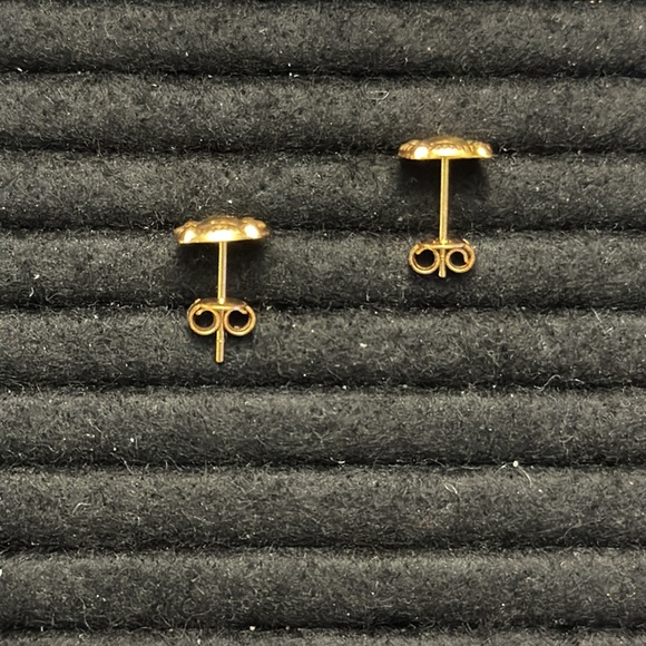 18K Saudi Gold Earrings - Picture 4 of 4